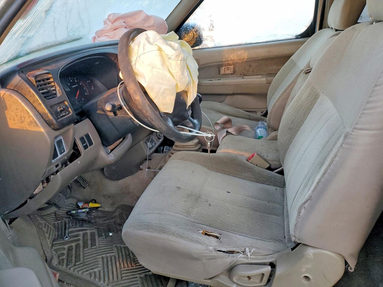2000 NISSAN FRONTIER KING CAB XE photo 13
