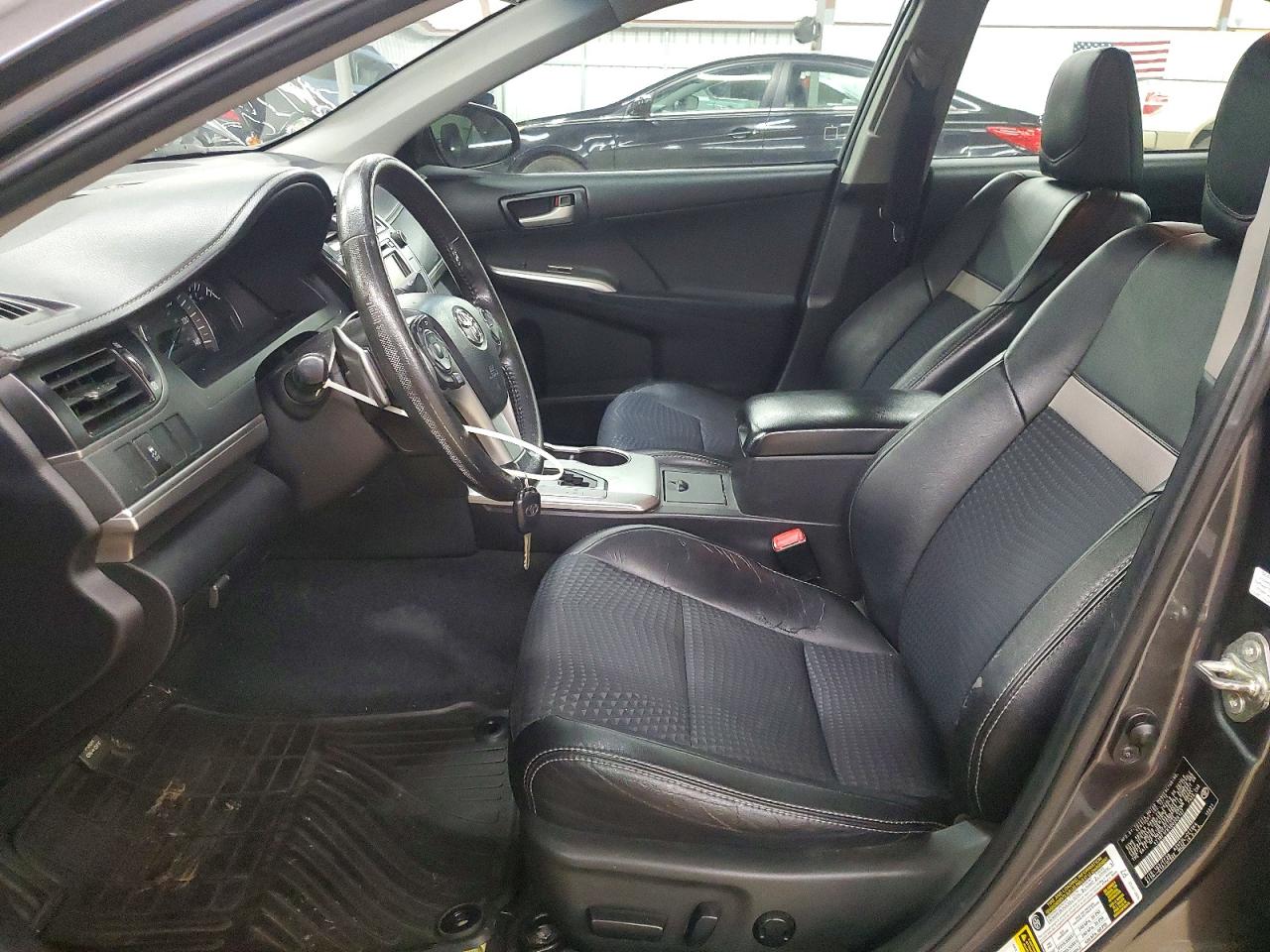 2013 TOYOTA CAMRY L photo 13