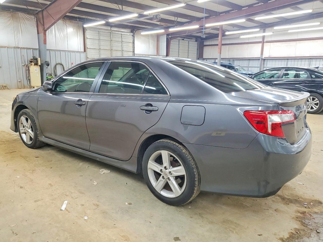 2013 TOYOTA CAMRY L photo 3