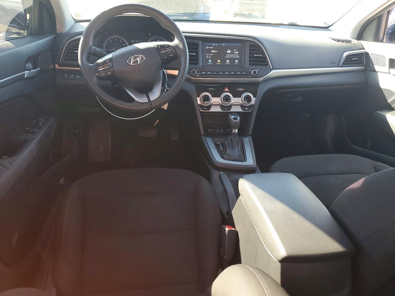 2019 HYUNDAI ELANTRA SEL photo 8