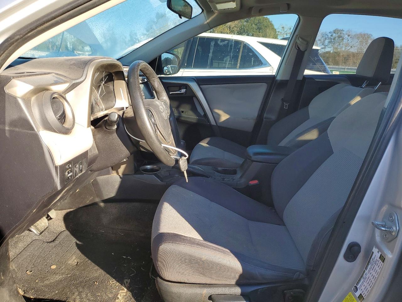 2015 TOYOTA RAV4 XLE photo 13
