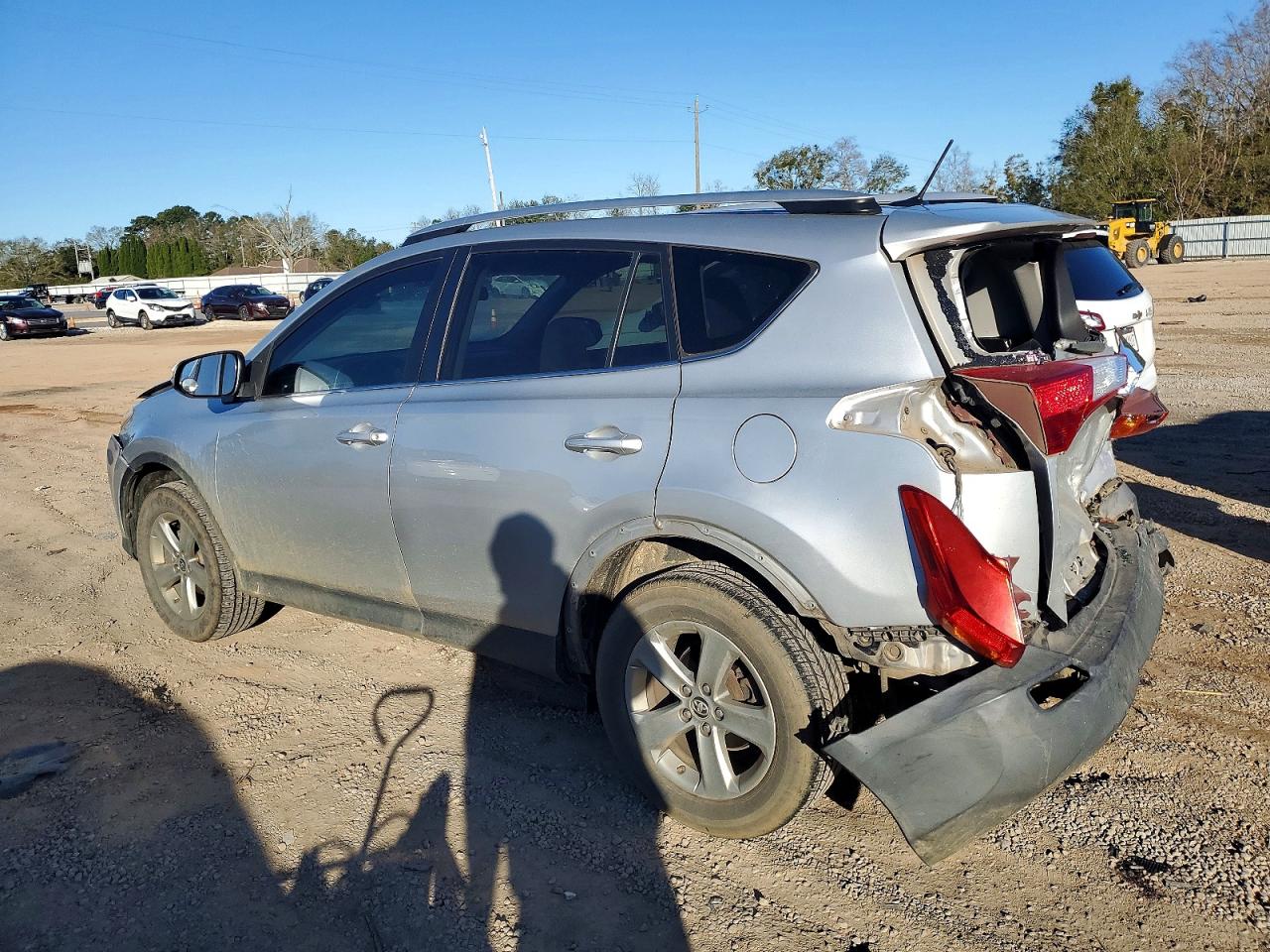 2015 TOYOTA RAV4 XLE photo 3