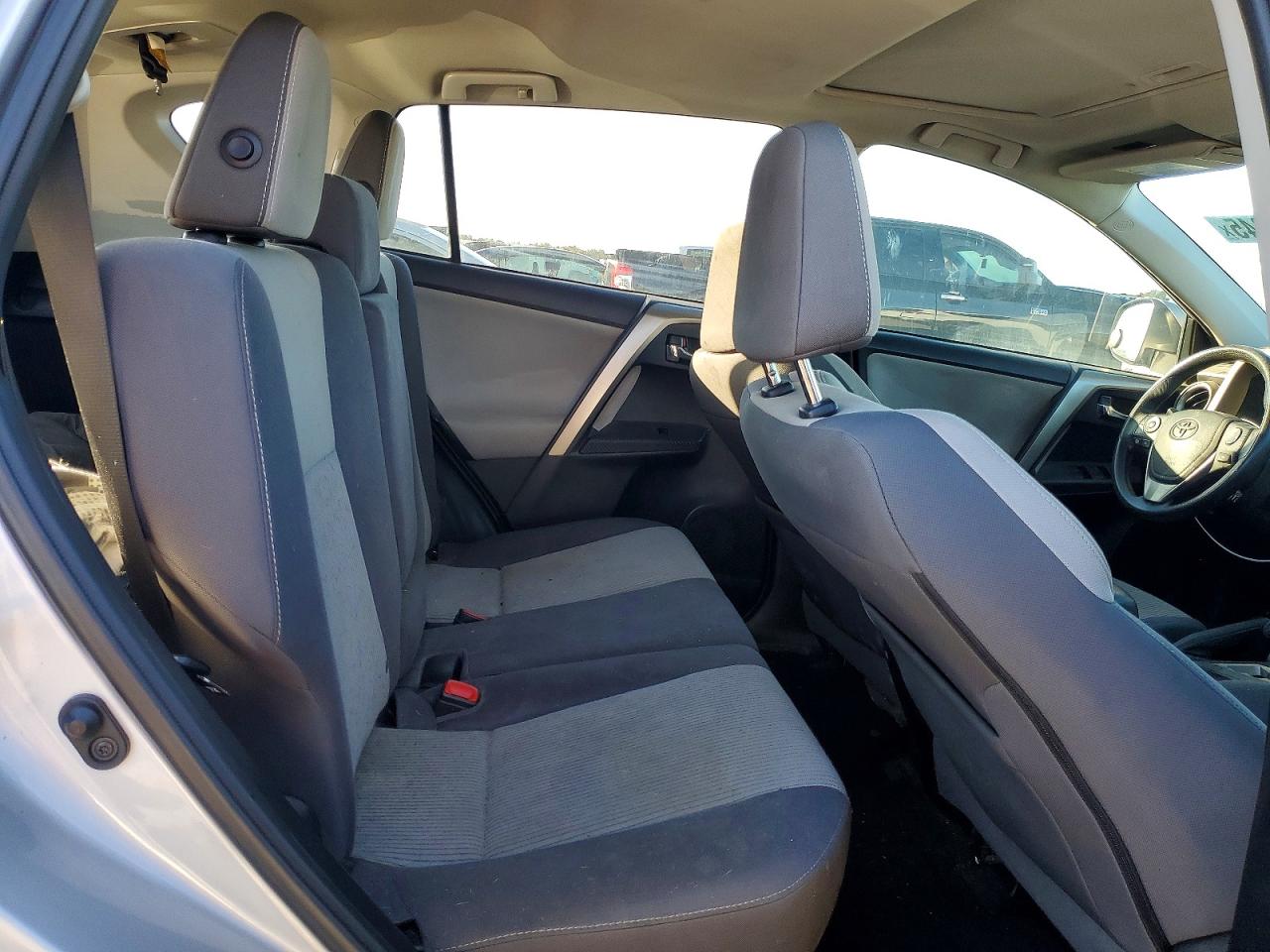 2015 TOYOTA RAV4 XLE photo 19
