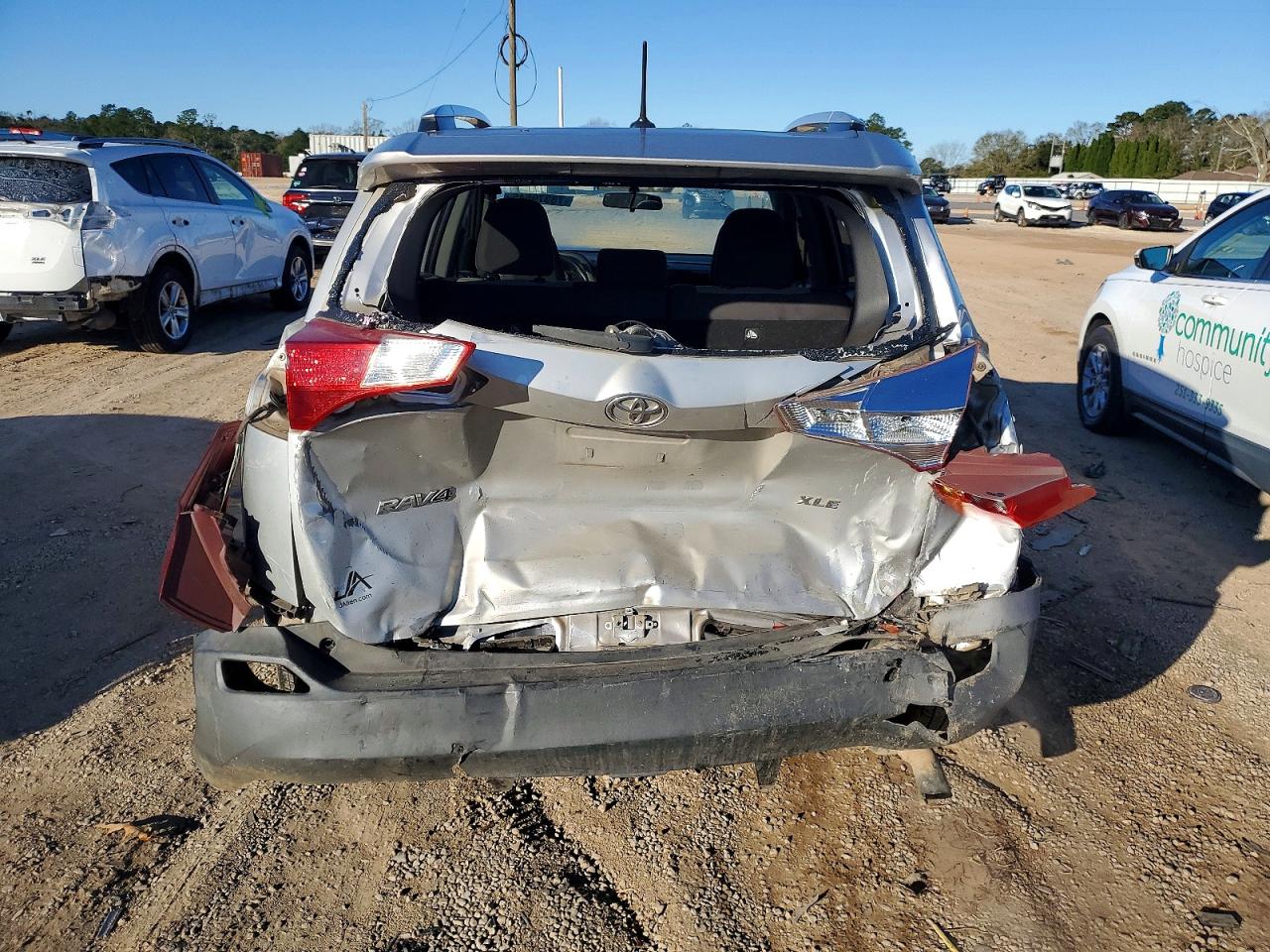 2015 TOYOTA RAV4 XLE photo 11