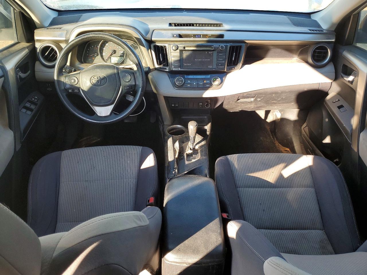 2015 TOYOTA RAV4 XLE photo 15