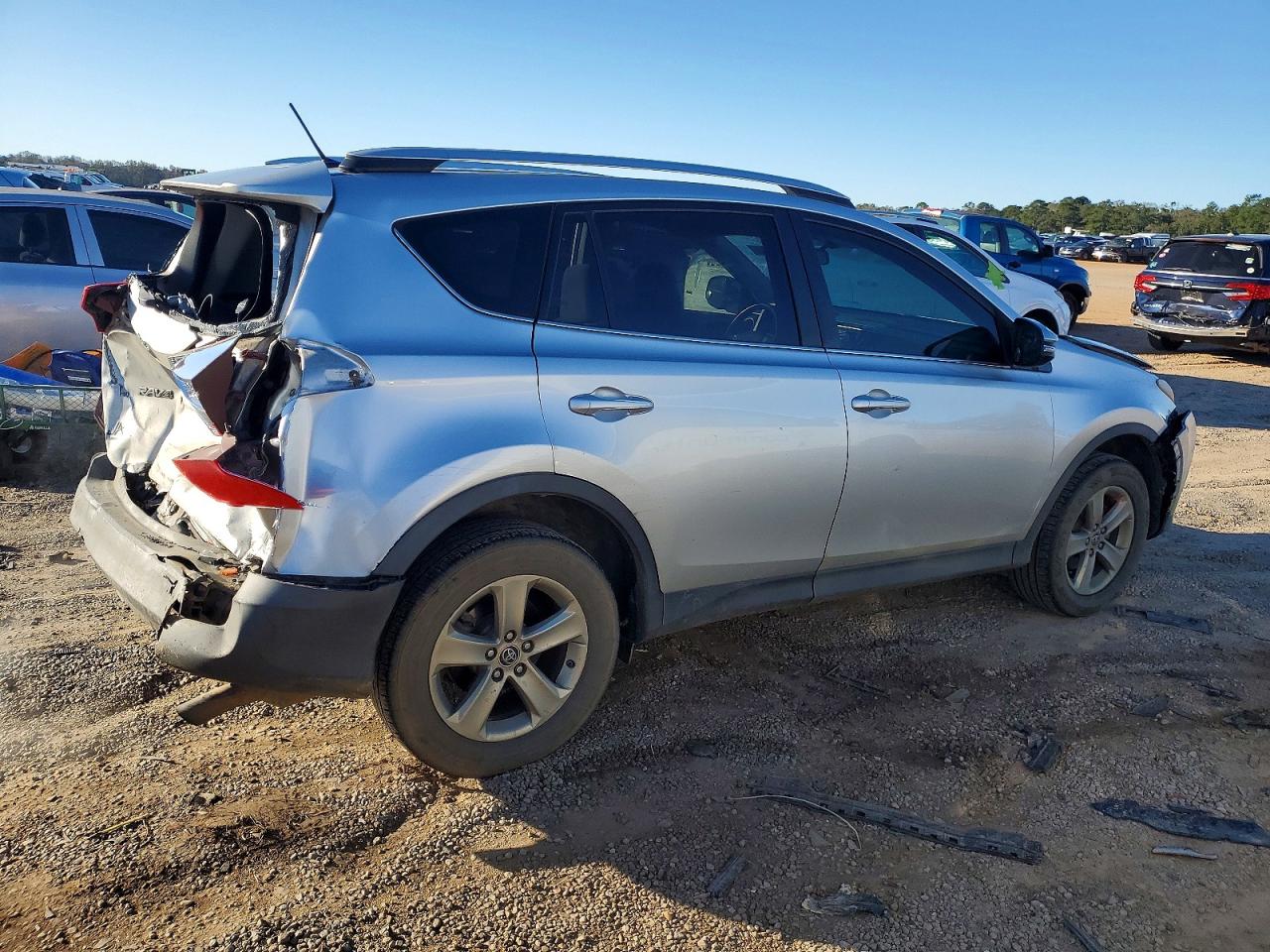 2015 TOYOTA RAV4 XLE photo 5