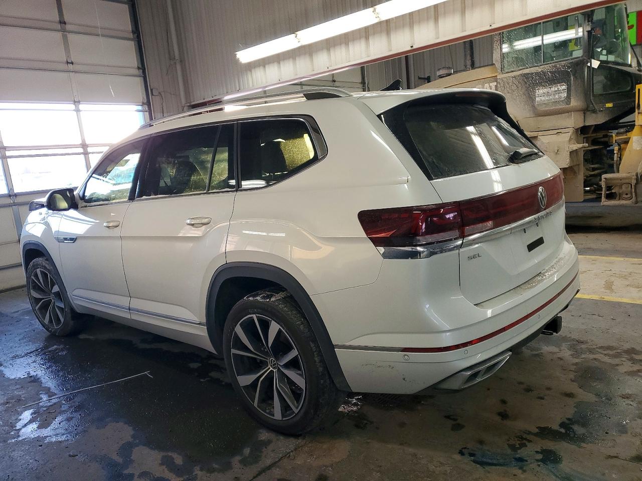2024 VOLKSWAGEN ATLAS SEL PREMIUM R-LINE photo 2
