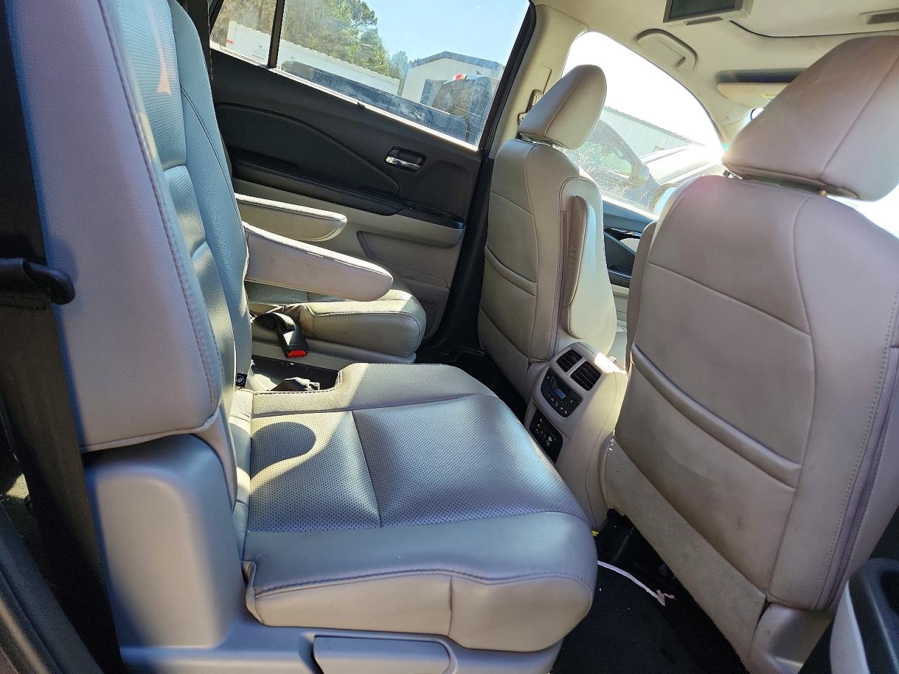 2016 HONDA PILOT ELITE photo 31