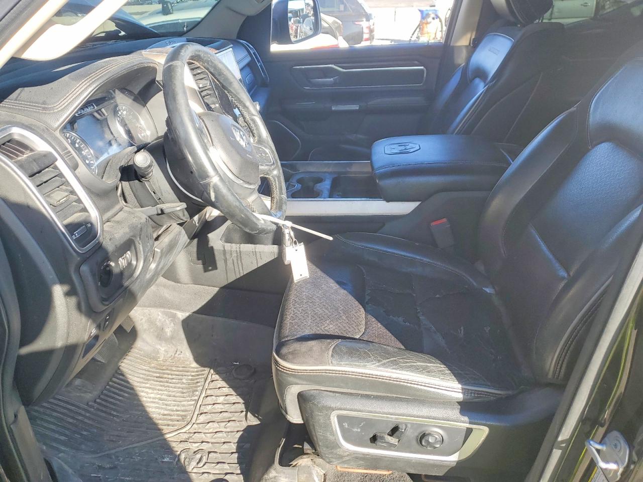 2019 RAM 1500 LARAMIE photo 7