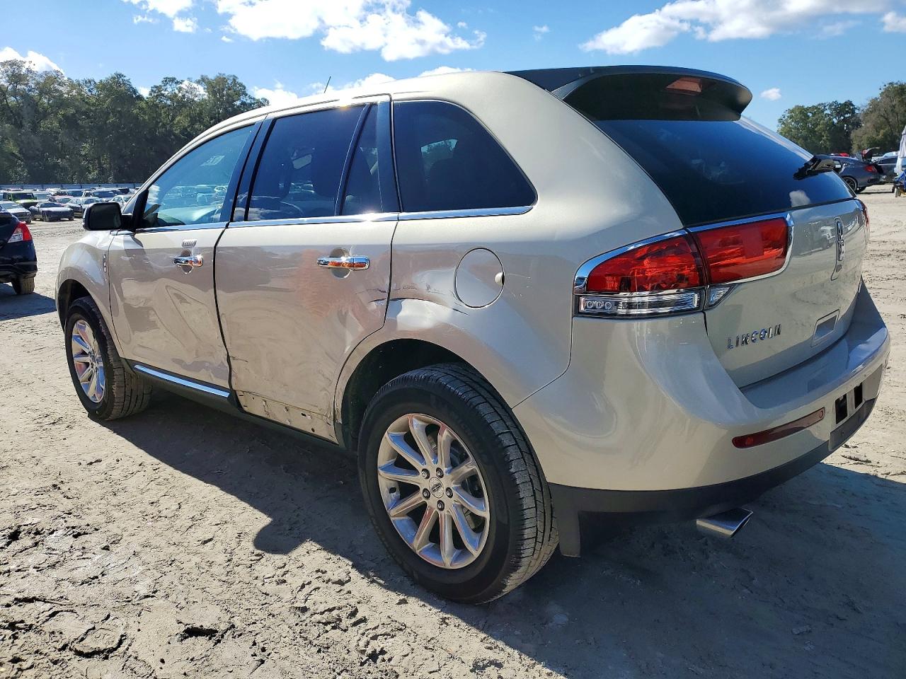 2014 LINCOLN TOWNHOUSE MKX photo 3