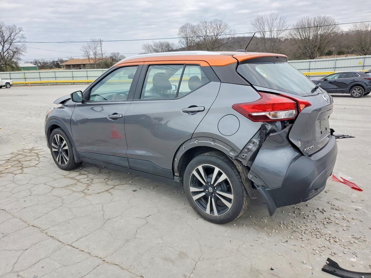 2018 NISSAN KICKS S photo 2