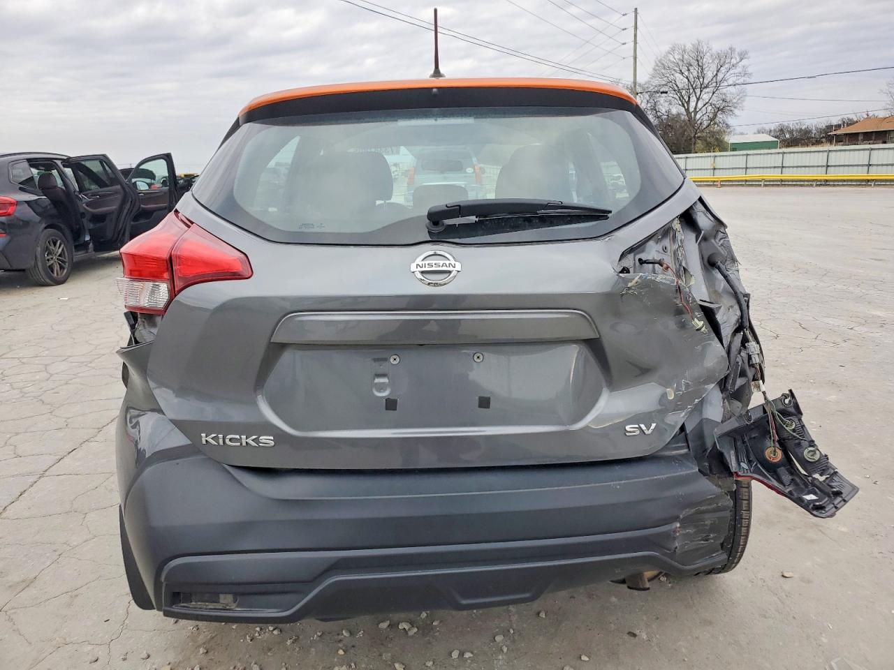 2018 NISSAN KICKS S photo 6