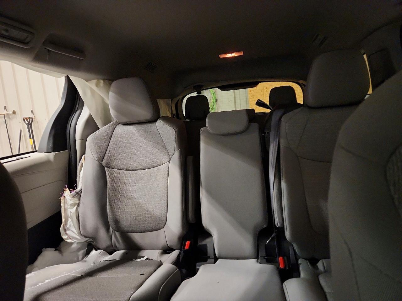 2021 TOYOTA SIENNA LE photo 10