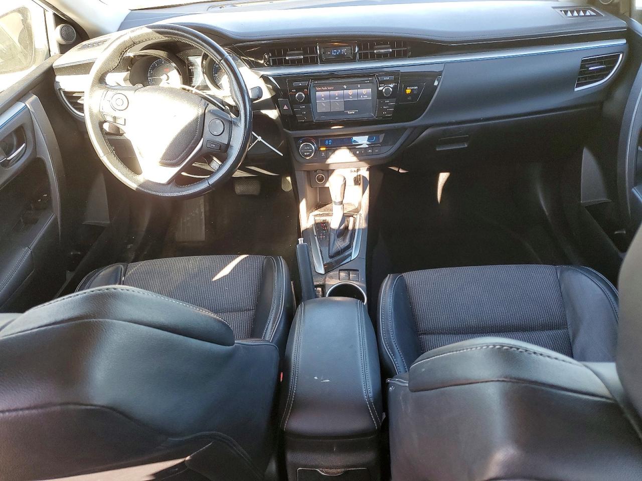 2015 TOYOTA COROLLA L photo 8