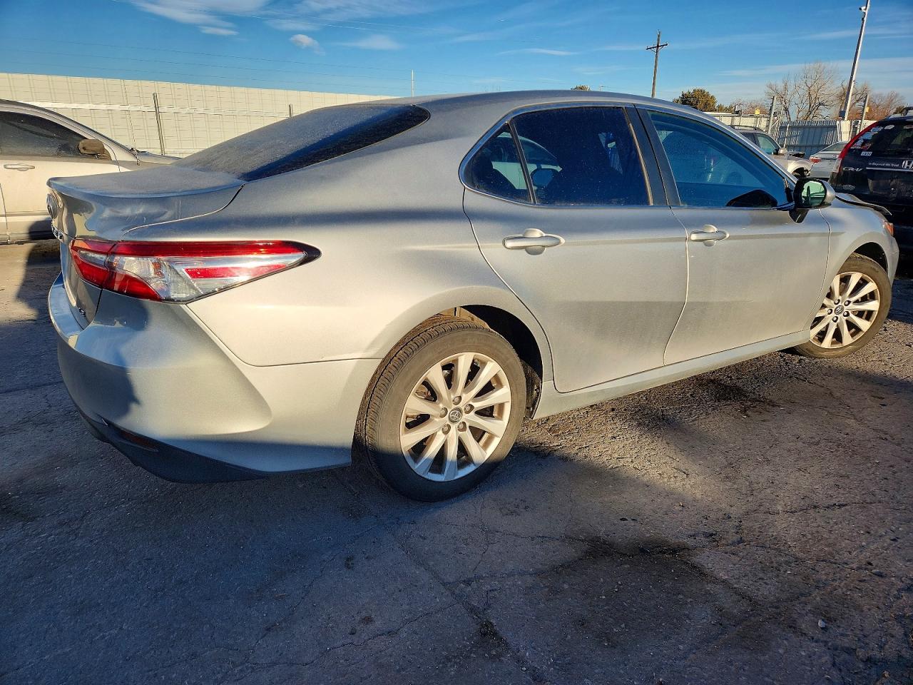 2018 TOYOTA CAMRY L photo 3