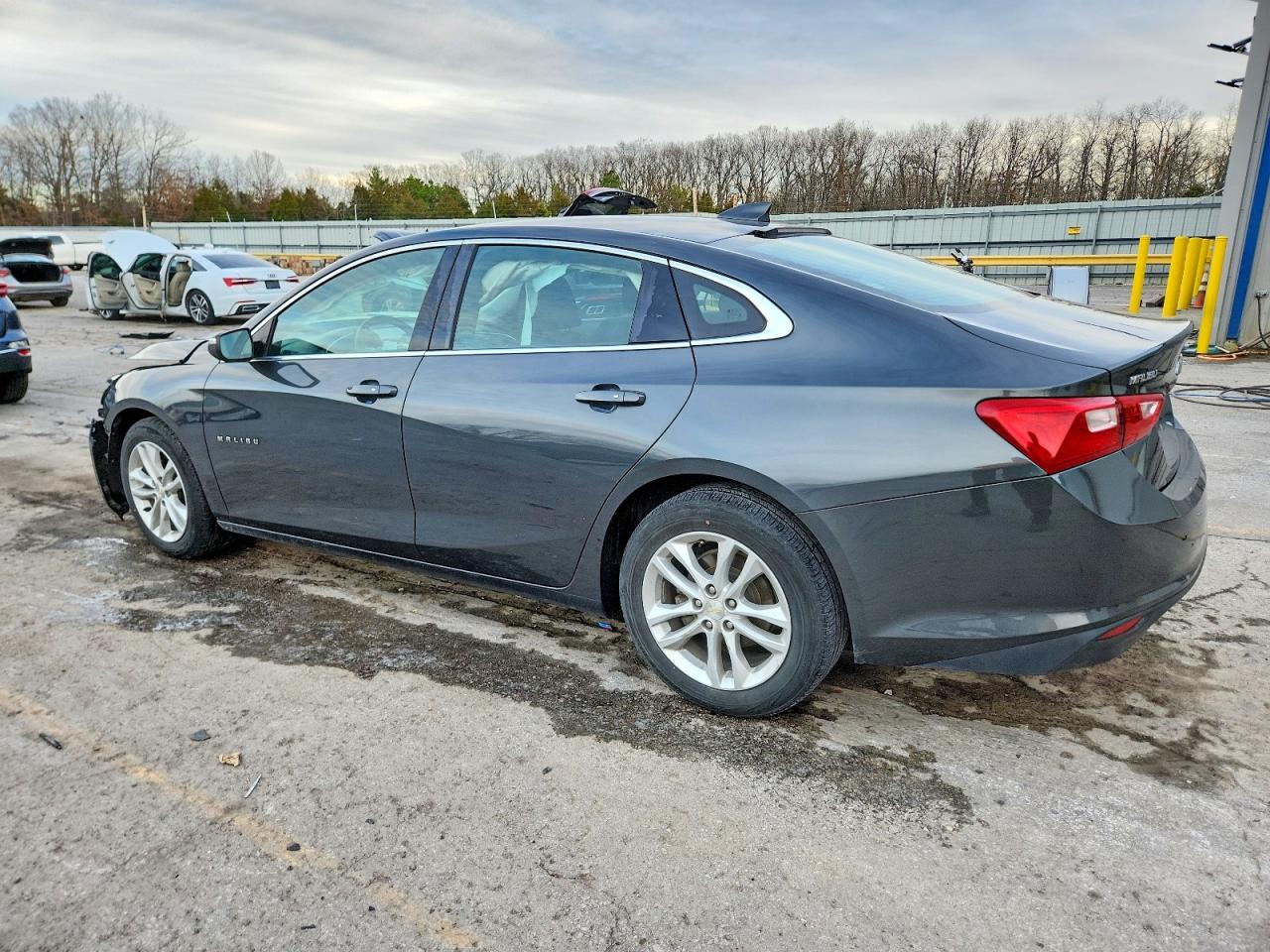 2018 CHEVROLET MALIBU LT photo 2