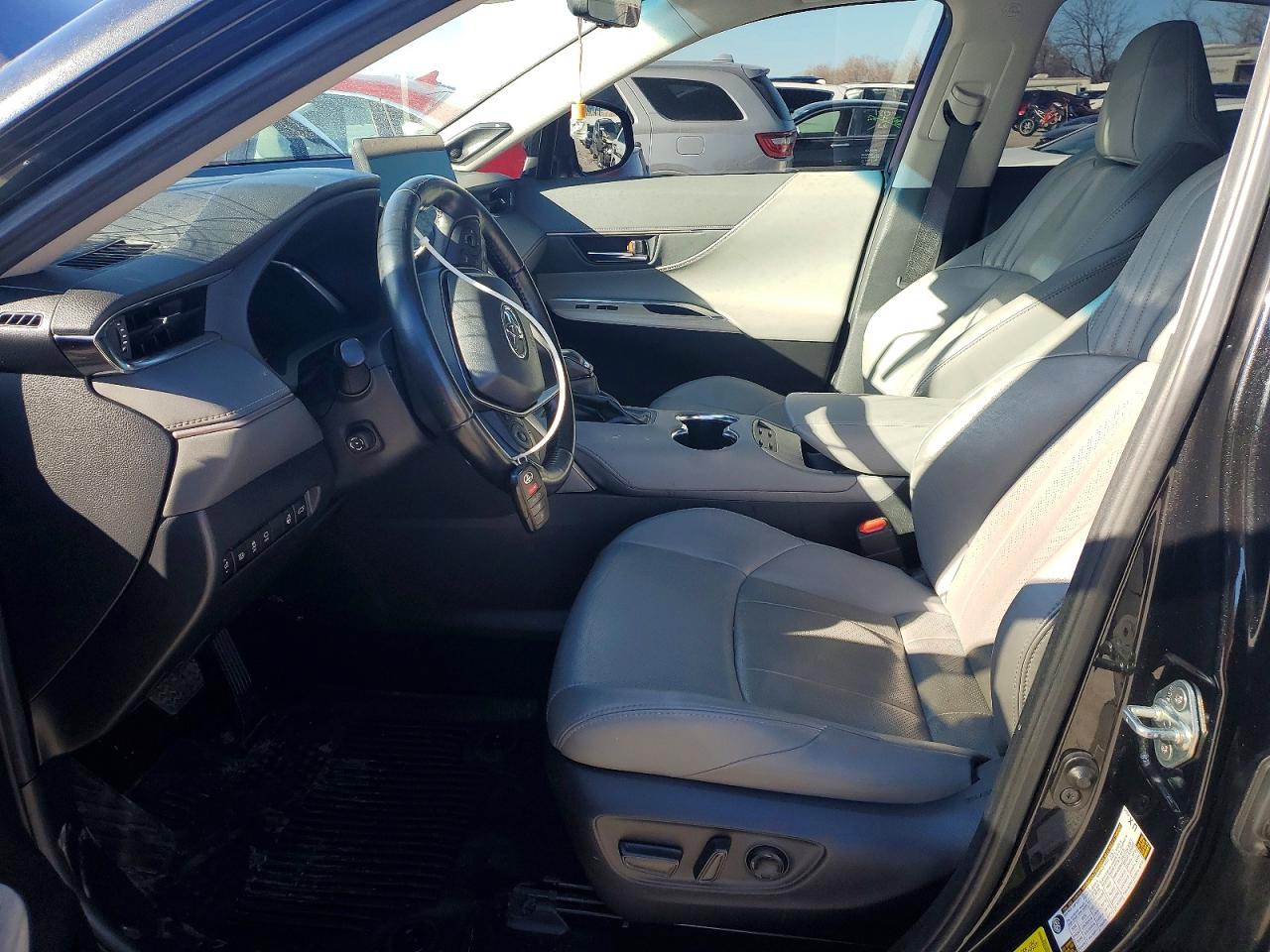 2023 TOYOTA VENZA LE photo 13