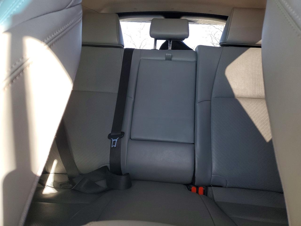 2023 TOYOTA VENZA LE photo 19