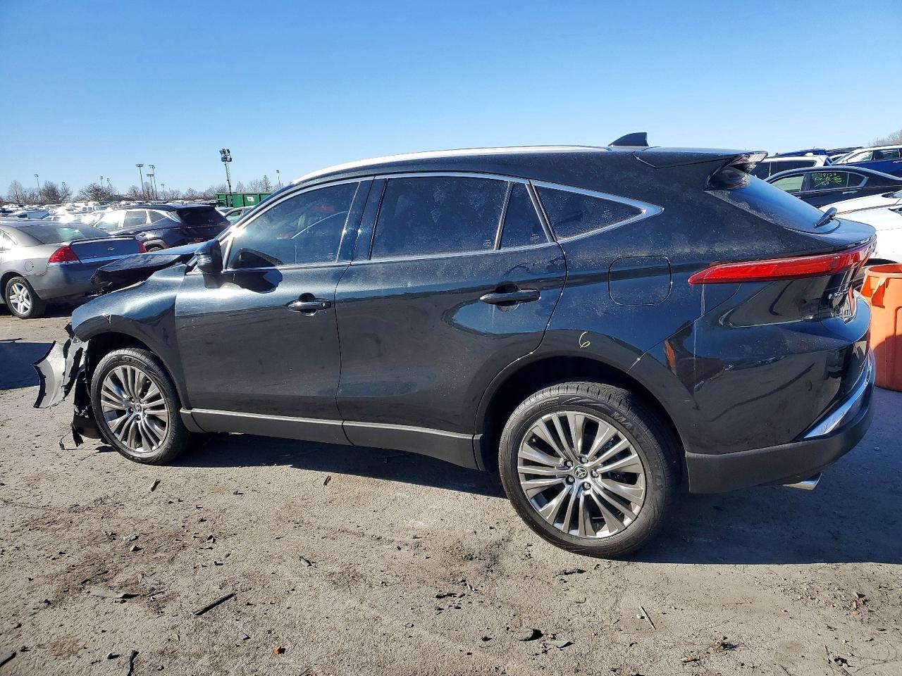 2023 TOYOTA VENZA LE photo 3