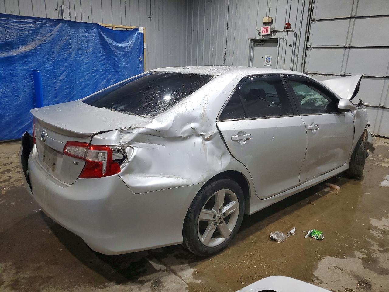 2014 TOYOTA CAMRY SE photo 3