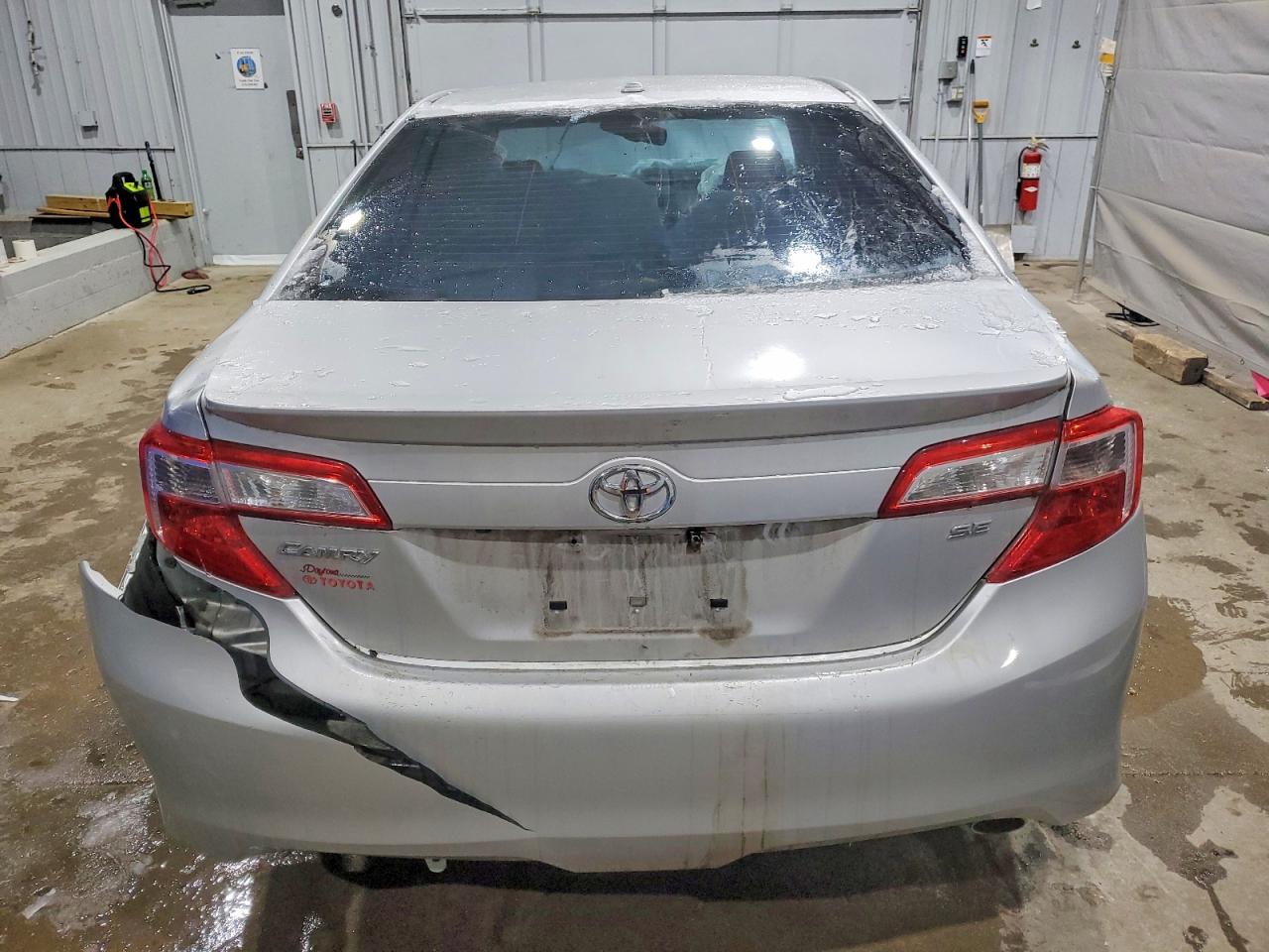 2014 TOYOTA CAMRY SE photo 6