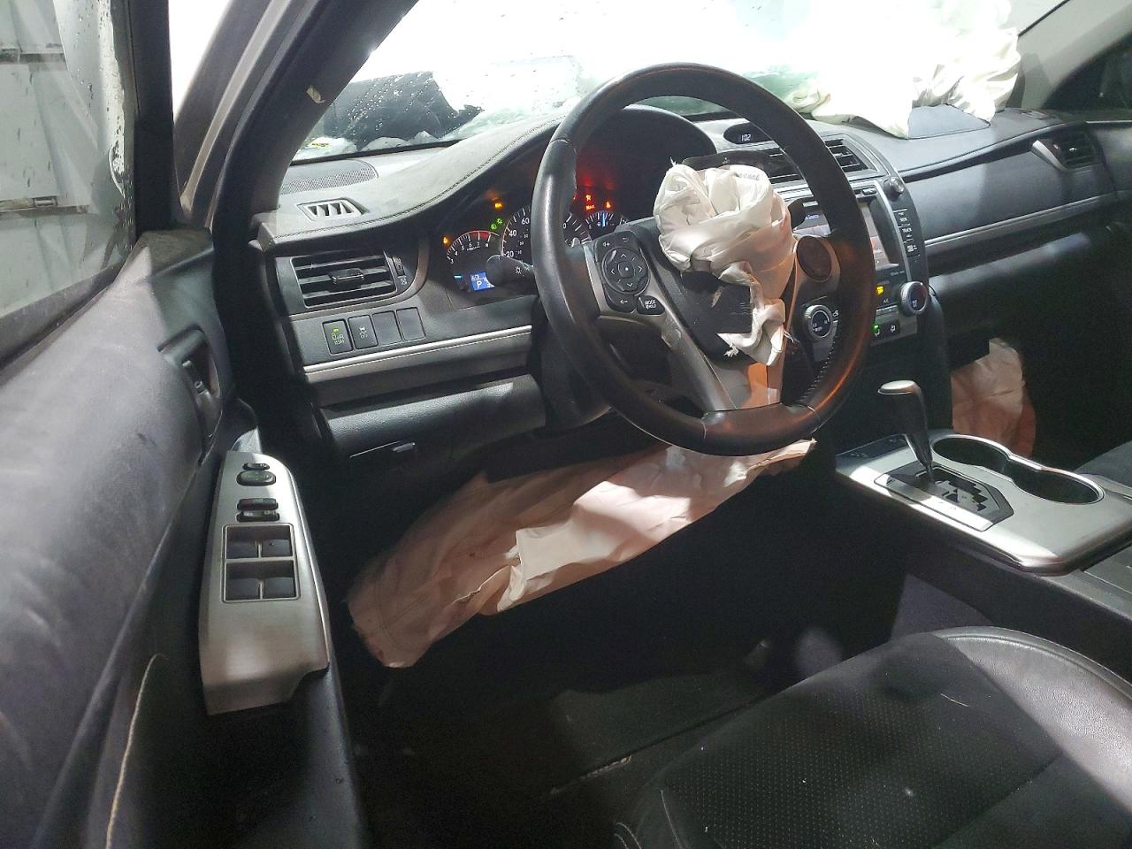 2014 TOYOTA CAMRY SE photo 8
