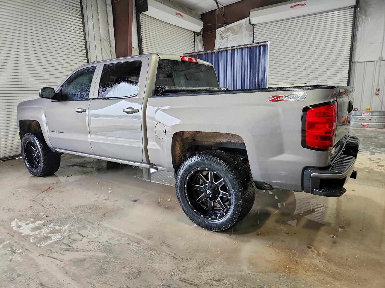 2017 CHEVROLET SILVERADO K1500 LT photo 4