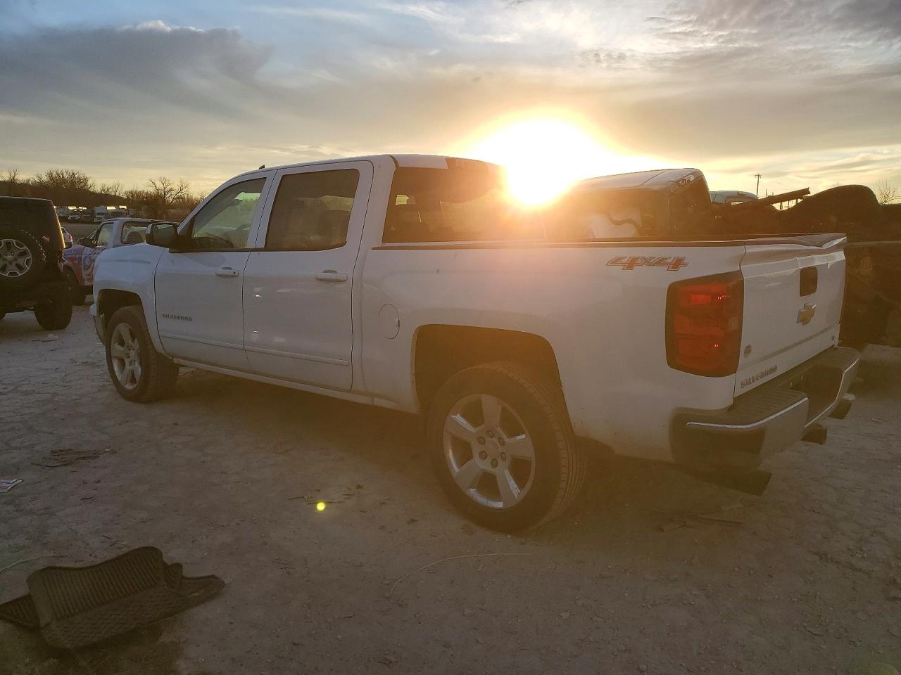 2015 CHEVROLET SILVERADO K1500 LT photo 2