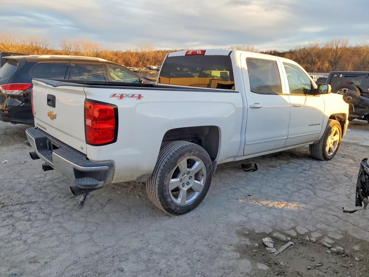 2015 CHEVROLET SILVERADO K1500 LT photo 3