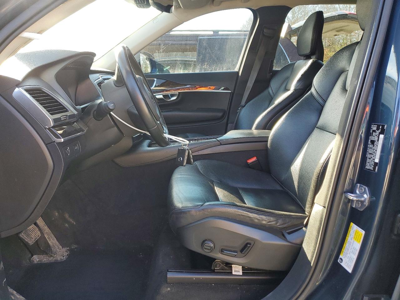 2019 VOLVO XC90 T6 MOMENTUM photo 13