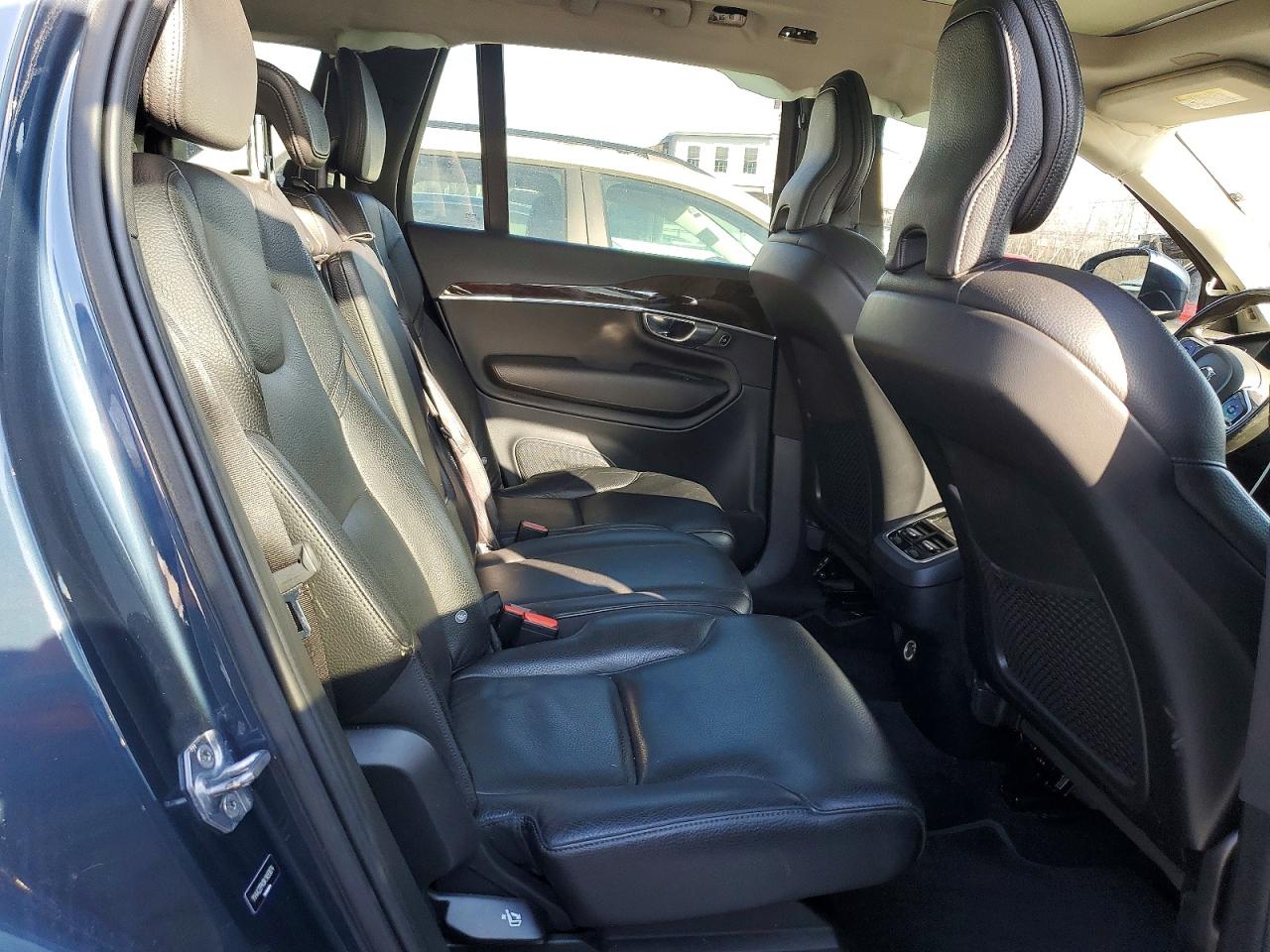 2019 VOLVO XC90 T6 MOMENTUM photo 21
