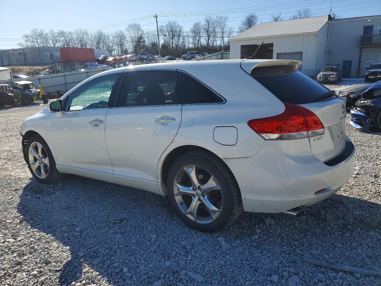 2010 TOYOTA VENZA photo 3