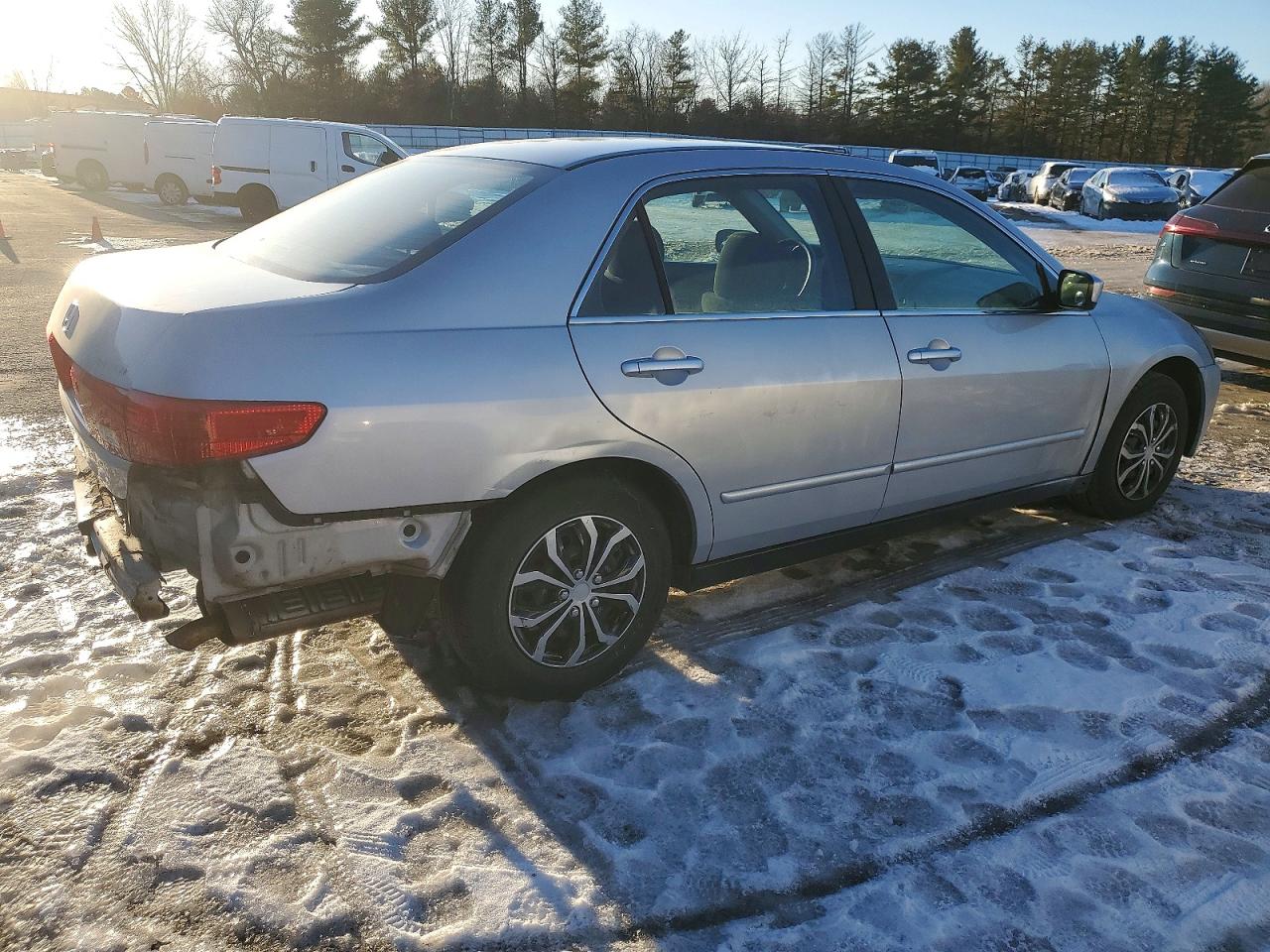 2005 HONDA ACCORD LX photo 3