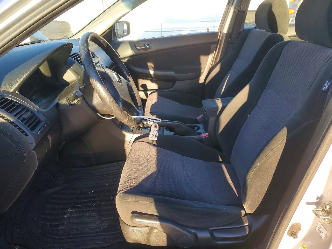 2005 HONDA ACCORD LX photo 7