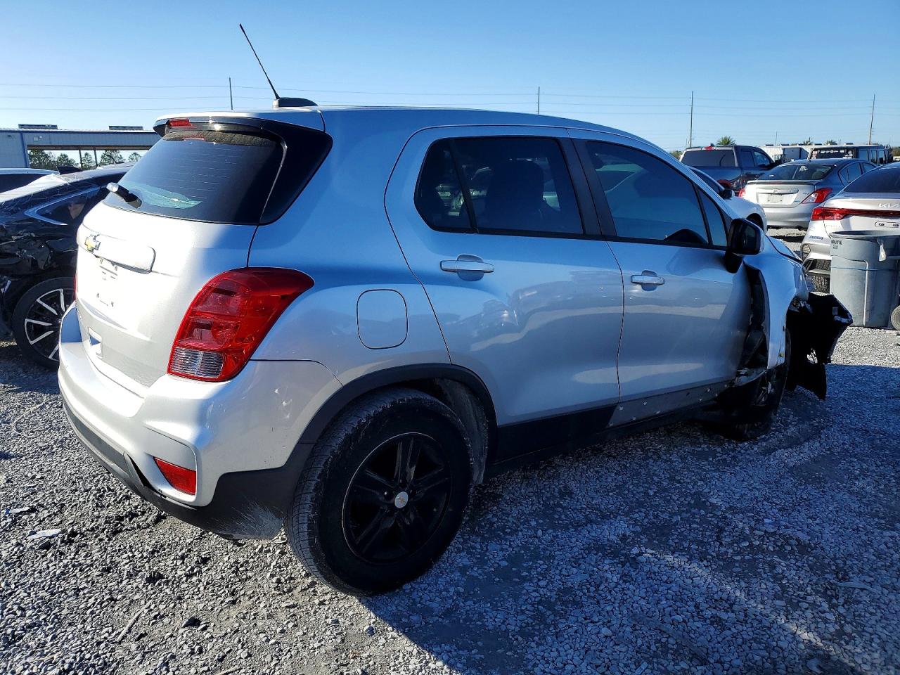 2020 CHEVROLET TRAX LS photo 3