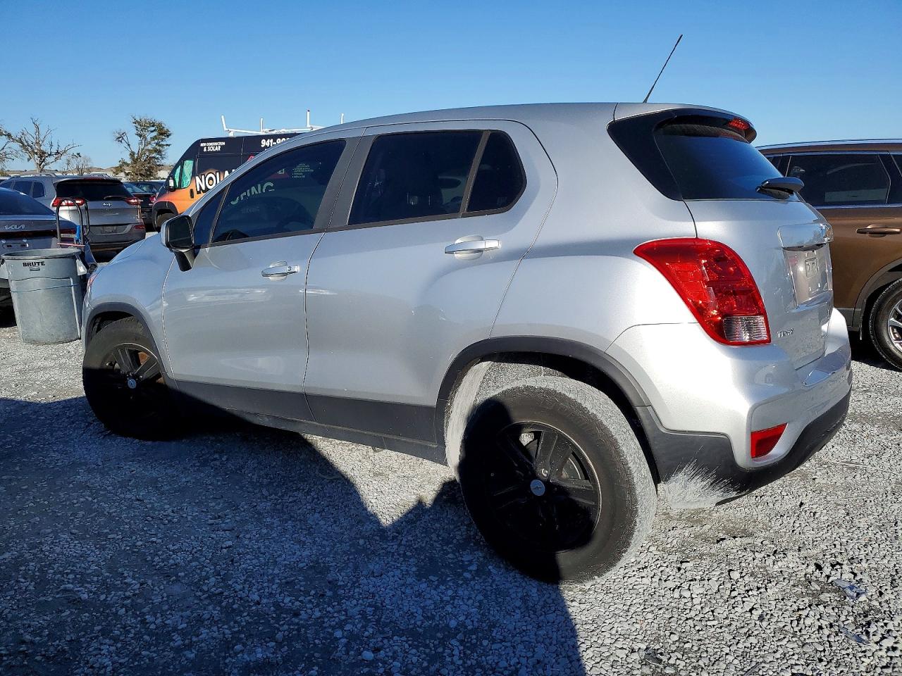 2020 CHEVROLET TRAX LS photo 2