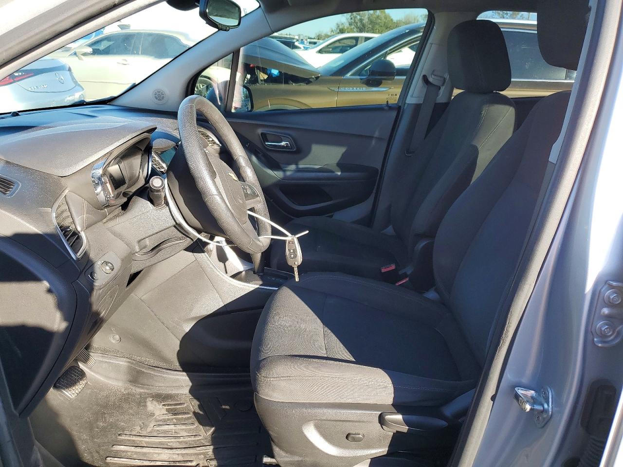 2020 CHEVROLET TRAX LS photo 7