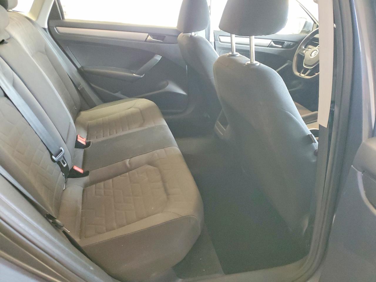 2020 VOLKSWAGEN PASSAT S photo 10