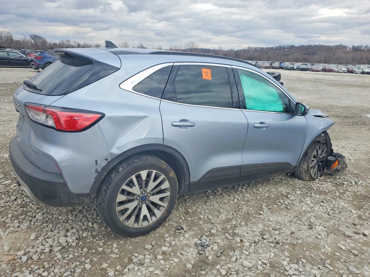 2022 FORD ESCAPE TITANIUM photo 3