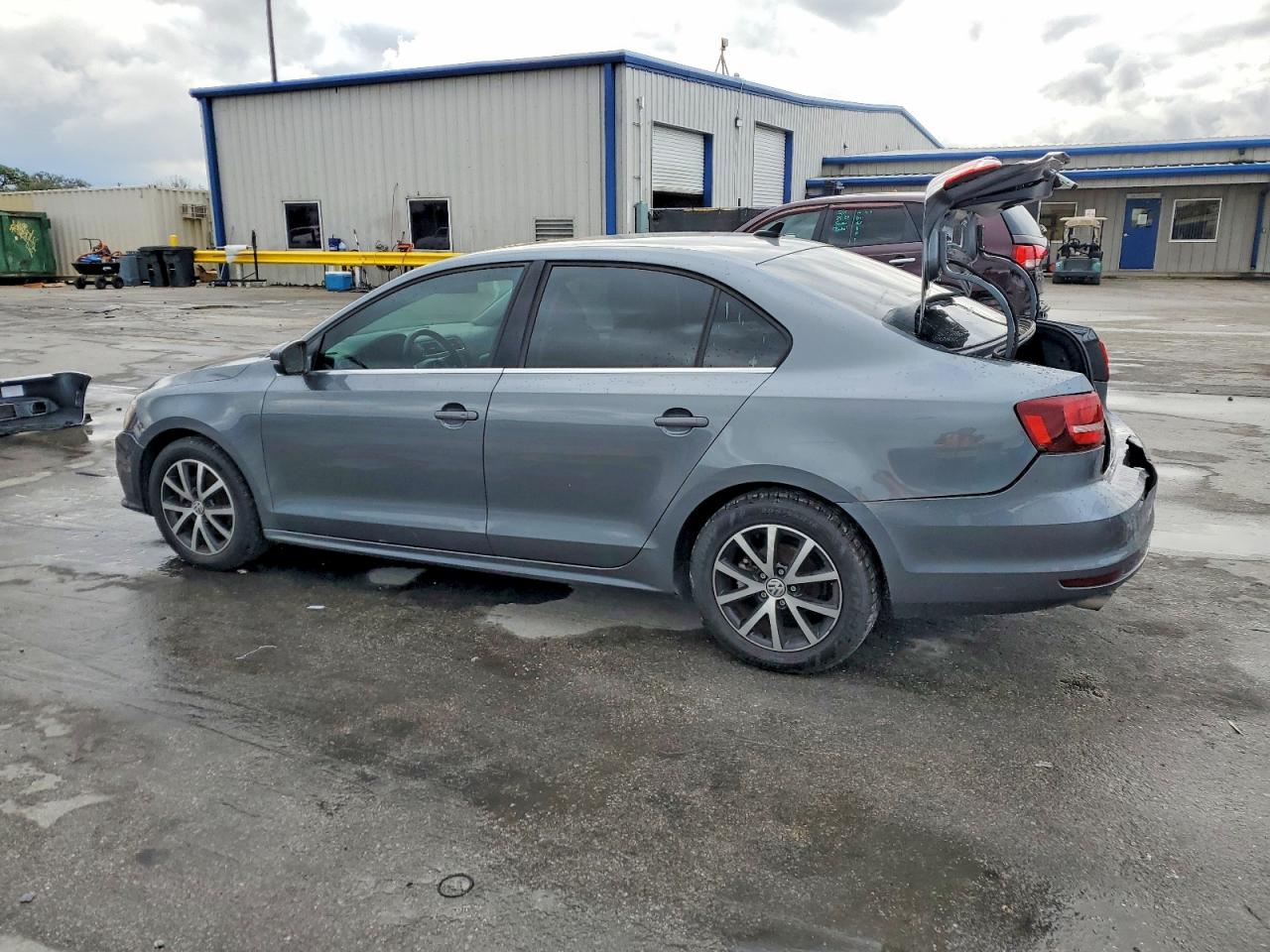 2017 VOLKSWAGEN JETTA SE photo 3