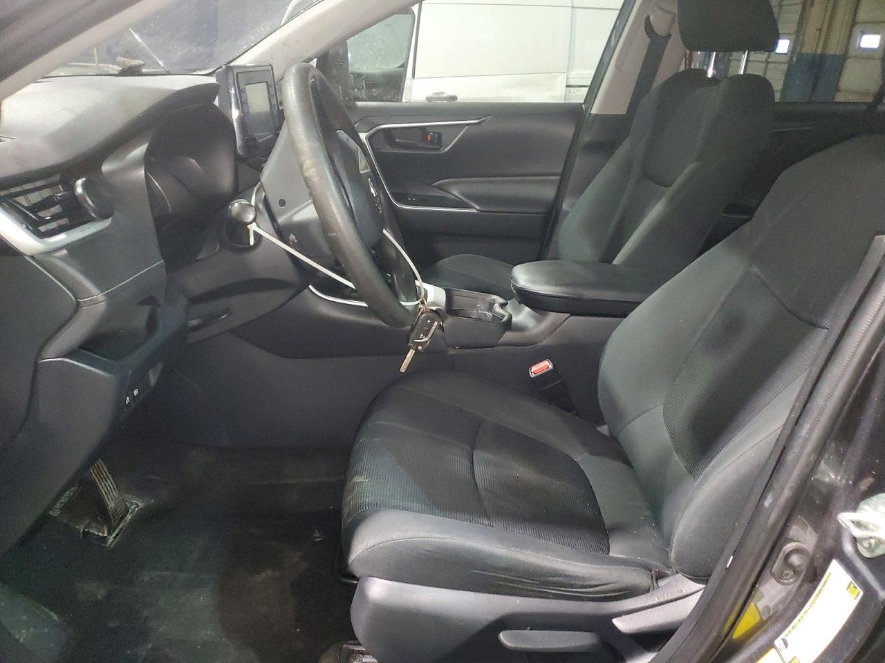 2019 TOYOTA RAV4 LE photo 7