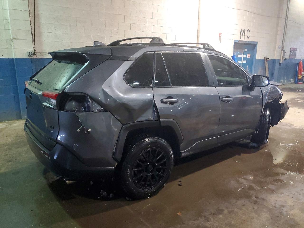 2019 TOYOTA RAV4 LE photo 3