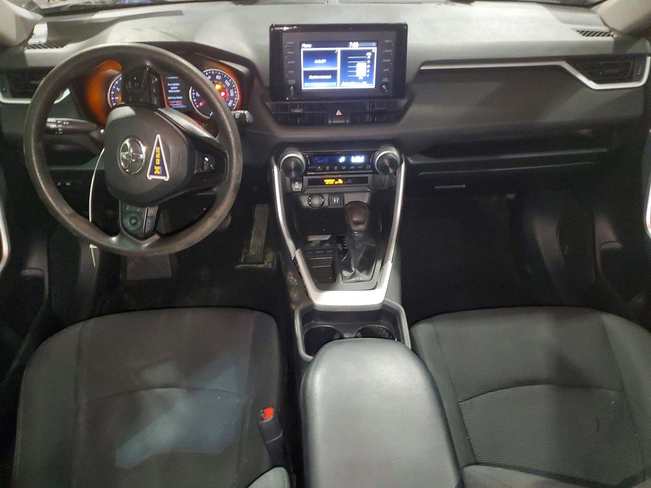 2019 TOYOTA RAV4 LE photo 8