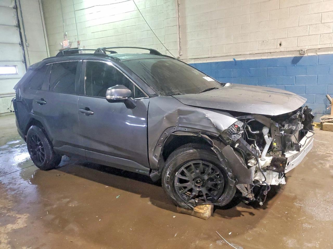 2019 TOYOTA RAV4 LE photo 4