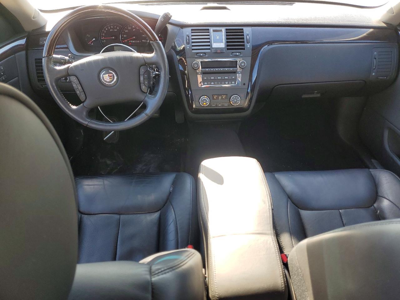2011 CADILLAC DTS photo 15