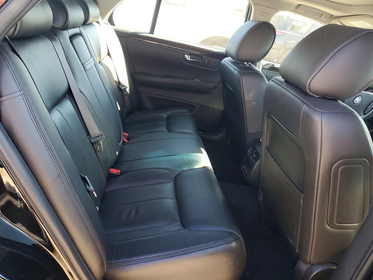 2011 CADILLAC DTS photo 19