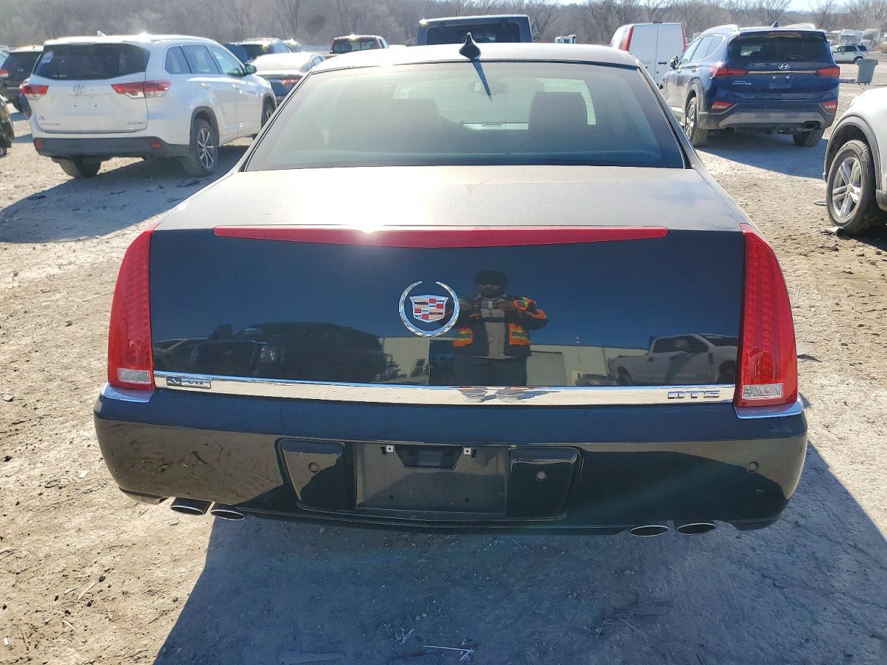 2011 CADILLAC DTS photo 11