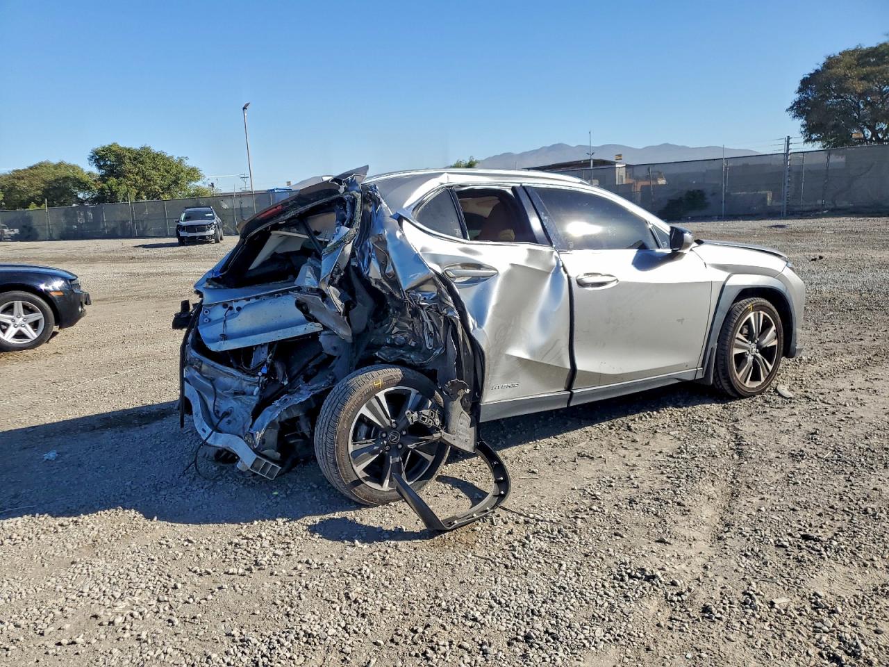 2022 LEXUS UX 250H BASE photo 3