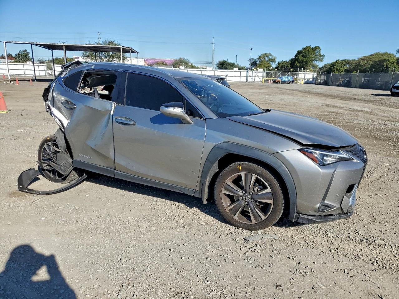 2022 LEXUS UX 250H BASE photo 4