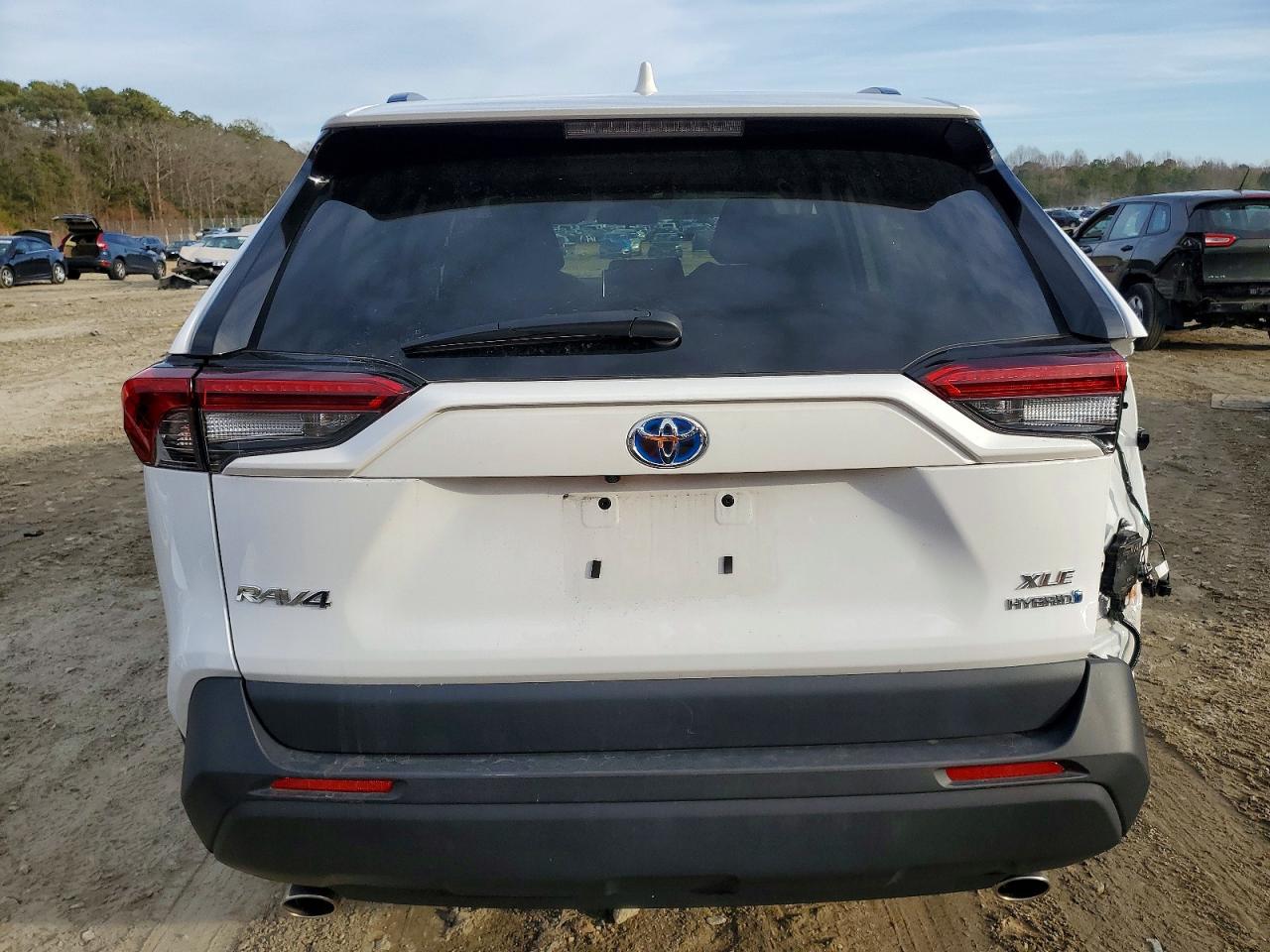2024 TOYOTA RAV4 XLE photo 6